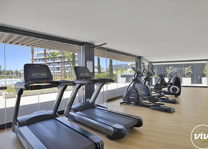 Vivi Homes - Aura Pool, Sauna, Spa, Gym & Sea View